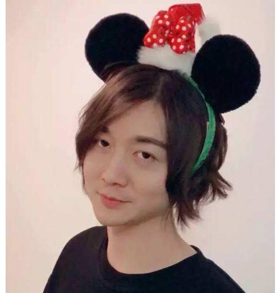 但是后来因为一系列的原因,张大仙跳槽去了斗鱼工作,同时也带走了大批