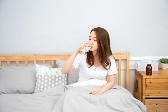 一天尿多少算正常?专家:少尿威胁生命!教你怎