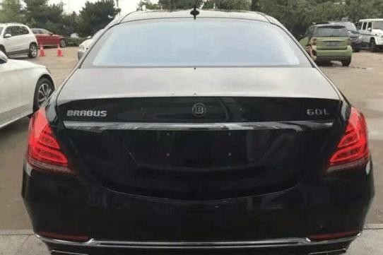 富商花300万买辆巴博斯迈巴赫600, V12发动机真完美