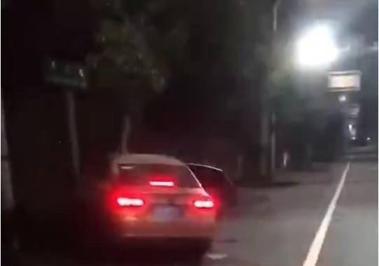 领克01首撞 和吉利帝豪撞到了一起