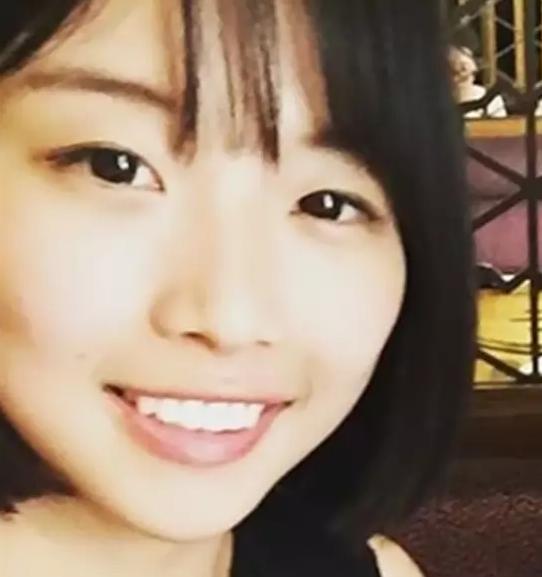 51岁黄菡全家近照，女儿漂亮像妈妈，把老公倒追到手恩爱26年！