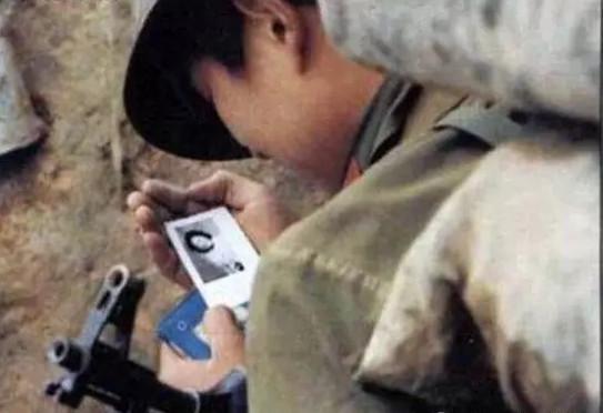 对越自卫反击战真实图片, 倒数第二张给人流泪!