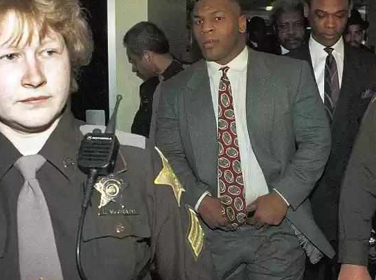 真的吗?泰森在监狱被黑市拳手暴打?