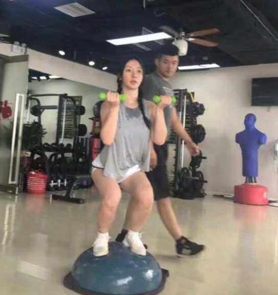 37岁柳岩未处理照片，差距不止一点，我们被镜头骗了那么久！