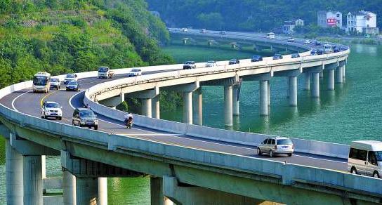 世界最美水上公路在中国！完全“漂”在水面，每公里高达一亿！