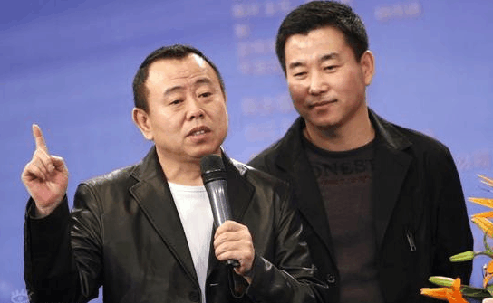 潘长江弟弟潘长勇近照曝光, 比潘长江高半个头帅三倍