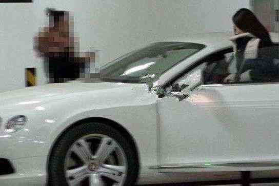 李小璐开宾利一整晚“做头发” 豪车宾利成“目击证人”