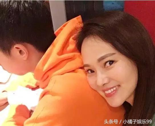 伊能静儿子被无意间拍到侧脸:怪不得不露下巴