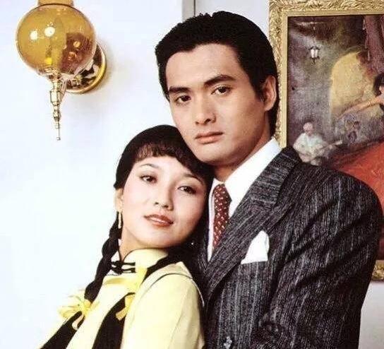 《上海滩》许文强冯程程38年后首次同框, 如今两人早已经满鬓斑白