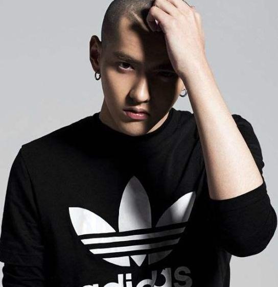 阿迪达斯中国代言人,鹿晗最帅,迪丽热巴最美!