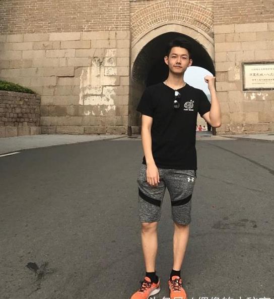 空乘专业出身，中途进军娱乐圈的四位明星，外加一位新人