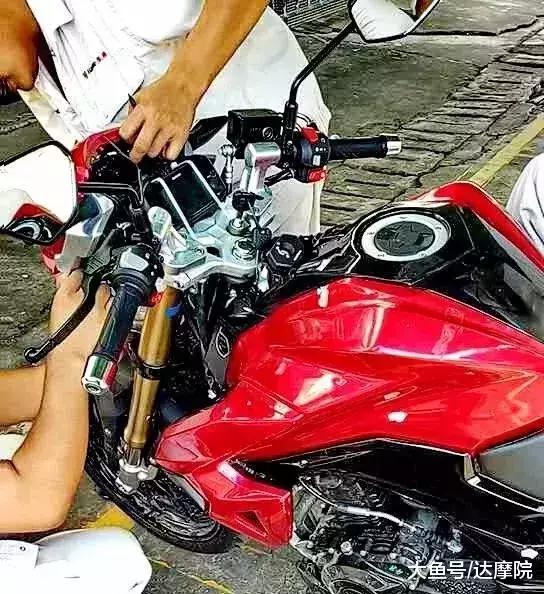 豪爵铃木即将发布4缸750CC街车, 今年摩展有