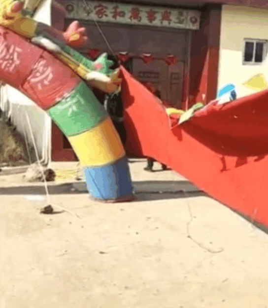 实拍: 新郎结婚却遇到邻居奔丧 红事撞了白事, 