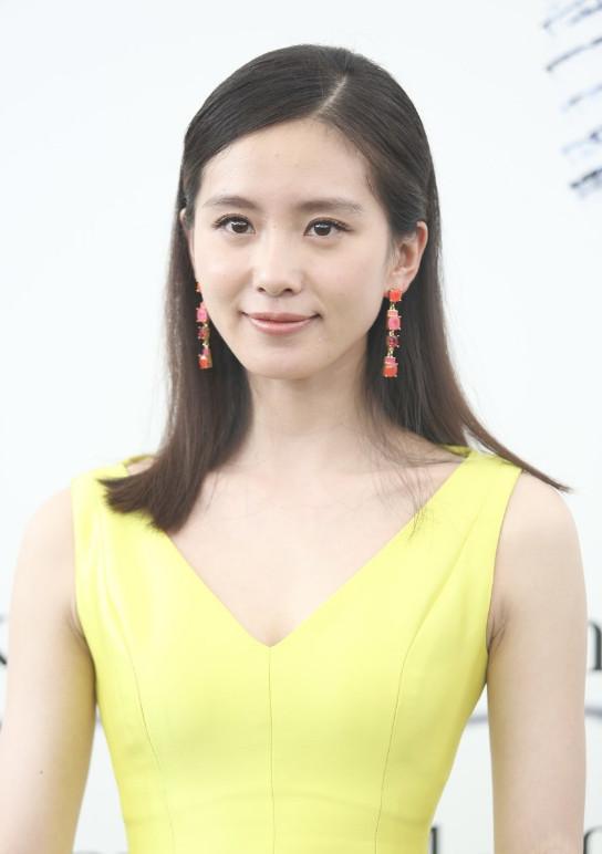 刘诗诗竟然敢素颜出息活动,网友:这颜值化了妆那还了得