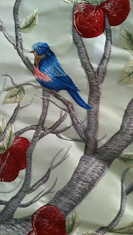 独绣就是一幅画一个花型,设计与制造成本高昂