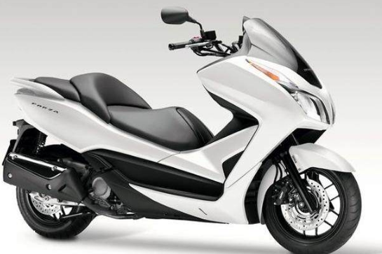 2018款本田Forza300正式上市,这颜值秒杀同绝