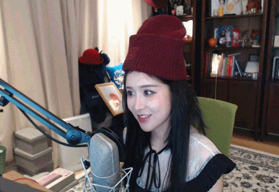 斗鱼主机游戏一姐陈一发直播模仿周杰伦 没想到被恶搞