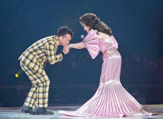 69岁的她曾被7位巨星跪拜,第一位天王刘德华,