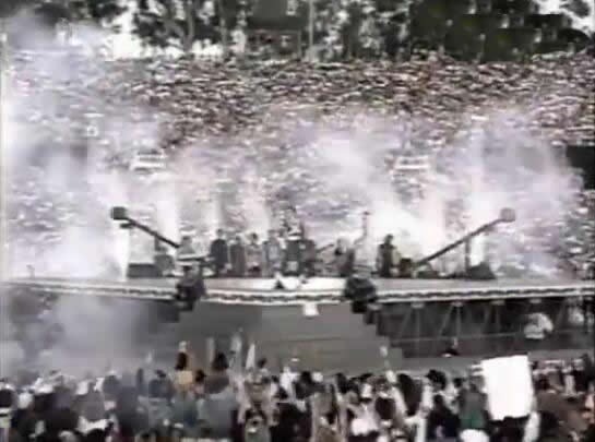 看看吴亦凡的超级碗,再看看1993年迈克杰克逊