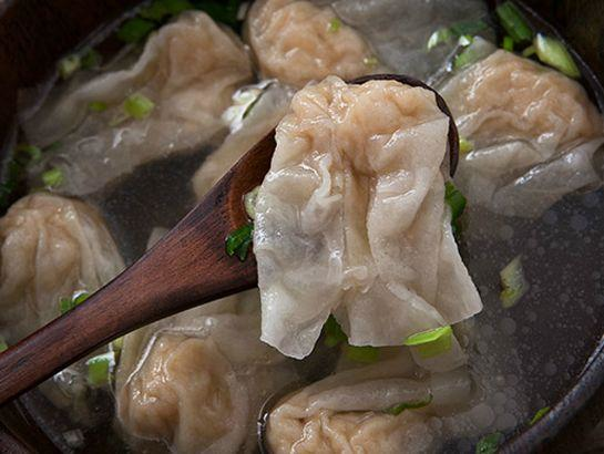 陈赫自制特产小吃肉燕不 愧是超级奶爸王源吃