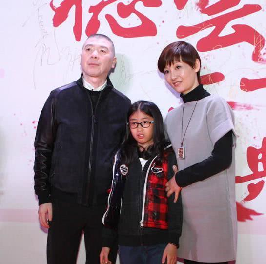 51岁徐帆近况，收养的小女儿近照曝光，徐帆注意力都在女儿身上