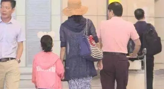 卓伟猛料成真,韩雪52岁老公照片流出,网友:这是