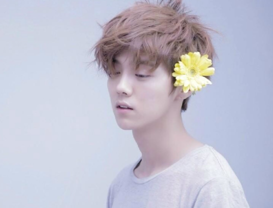 关晓彤最新写真曝光,皮草加身贵气十足,网友:还