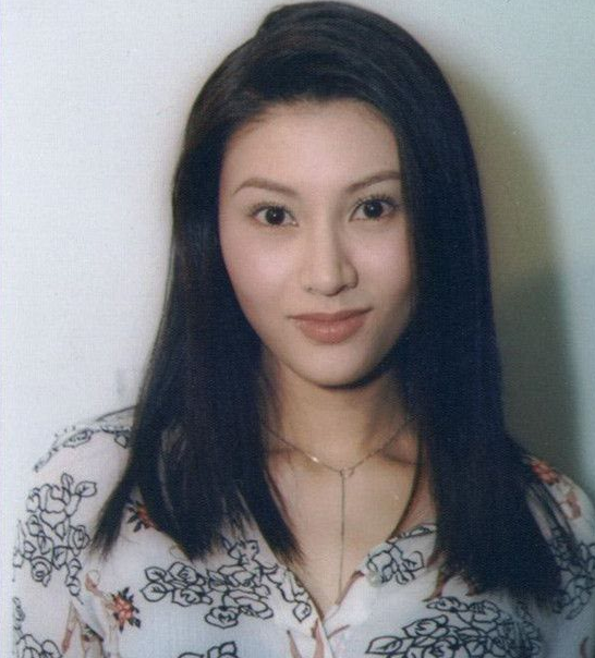 李嘉欣年轻时相貌惊为天人,购买7000万豪宅,实力演绎我就是豪门