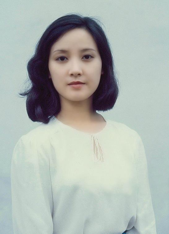 邓婕的王熙凤珍贵剧照几十张，太惊为天人了，无人超越