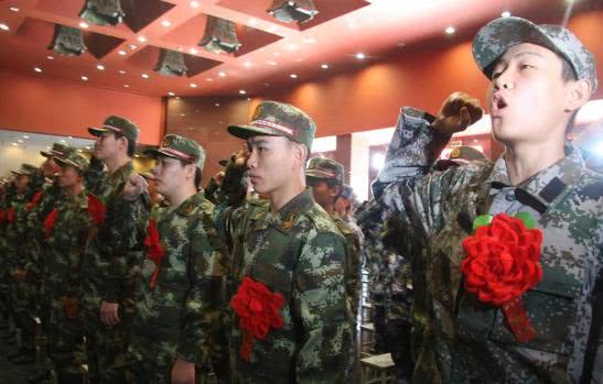 高中当兵跟大学当兵有什么区别?看完你就知道