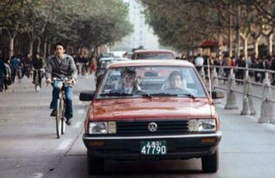 90年代的桑塔纳，相当于现在的什么车？