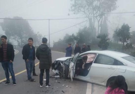 哈弗撞上了本田思域 哈弗的轮胎不见了 说思域更灵敏