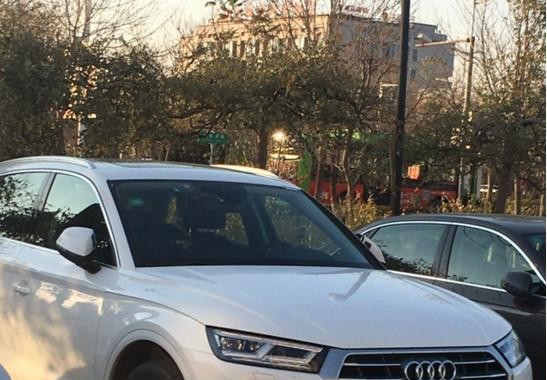 街头偶遇奥迪Q5L，全车尺寸增大，直逼Q7，奔驰宝马拿什么比