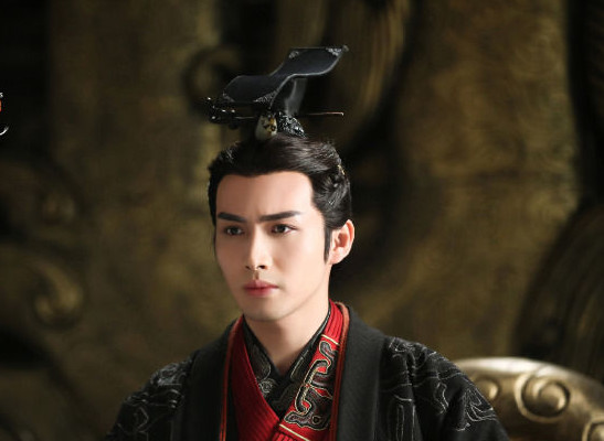 张艺兴首个古装造型曝光,却撞脸张彬彬,仔细看才认出是小绵羊