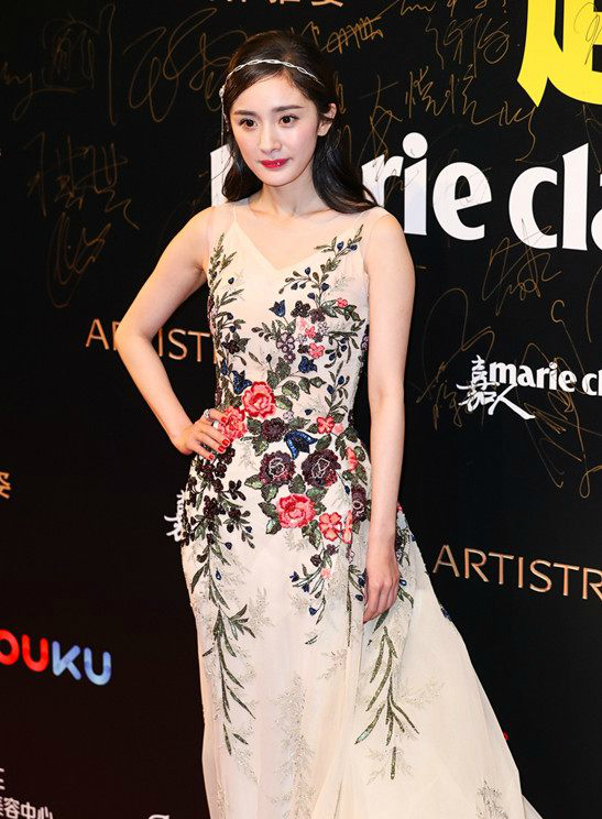 嘉人盛典女星战袍厮杀,宋茜刘亦菲问鼎最佳?杨幂唐嫣