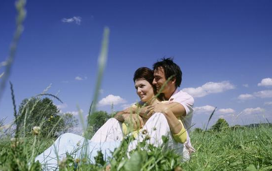 订婚宴上,我无意间听到老公和他同学的对话,我