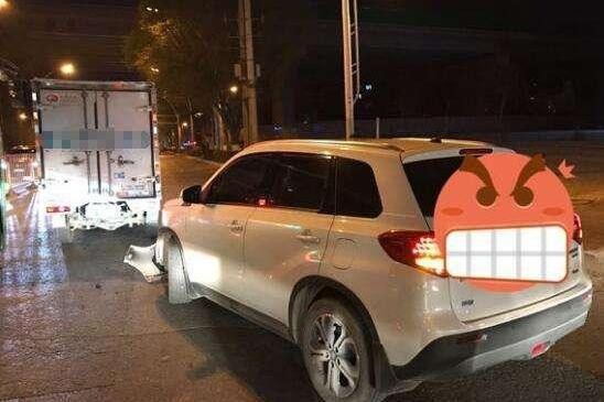 铃木维特拉追尾货车 车主：不是质量好的话这次又得很多的维修费