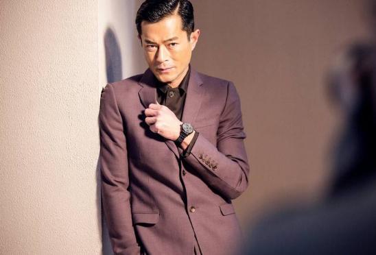 穷玩车富玩表, 黄子韬手表价值200万, 鹿晗200