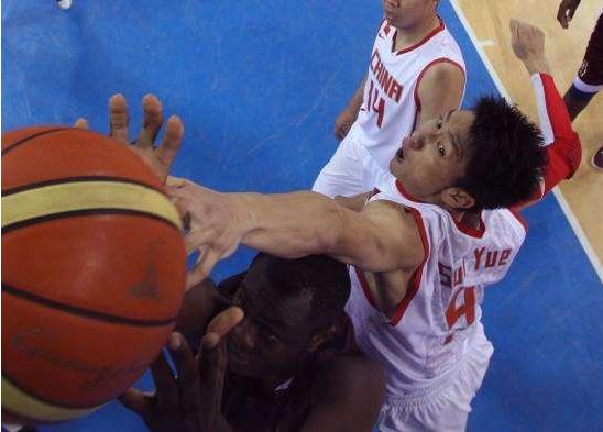 科比对他赞赏,保罗说他是中国后场第一人!当年