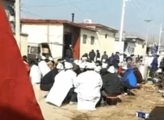 实拍: 新郎结婚却遇到邻居奔丧 红事撞了白事, 