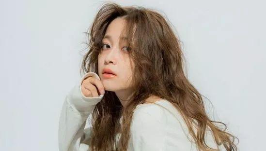 2018年流行什么发色?这样染显白又时髦!