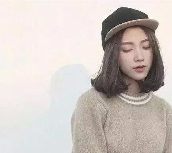 2018最流行的经典短发,颜色的头发圆脸2018流发型烫发女人36岁颜色图片