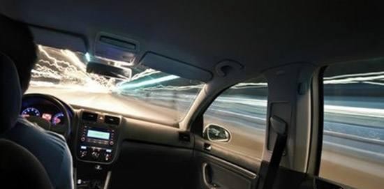 开车犯这七大错误，当心车毁人亡