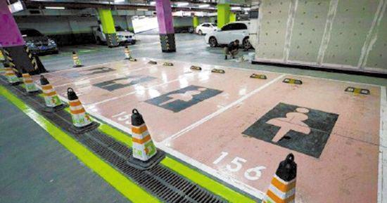 奇葩昆明出现比一般的停车位要宽敞的女性专属