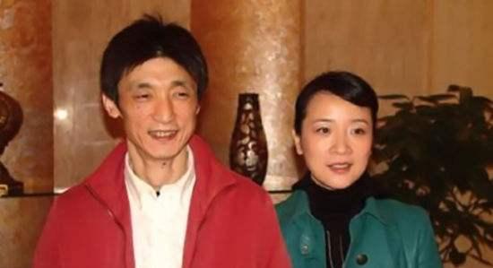 49岁陈小艺全家照，老公是个导演，儿子帅气，却被爆出轨小鲜肉！