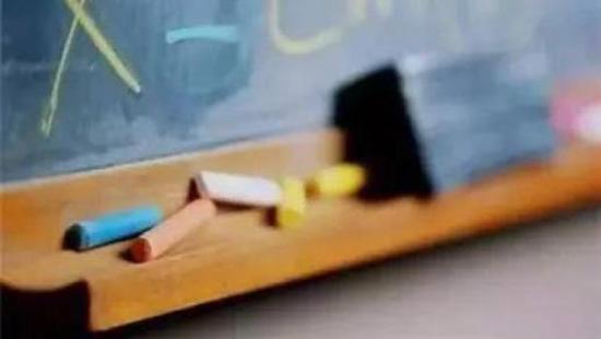 在职教师网上有偿授课,却往往遭到批评,该赞还