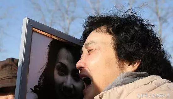 演员潘星谊因滑倒意外去世 未婚夫温兆伦悲痛 姚晨哭成泪人