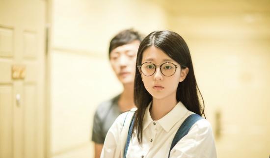 而且乔欣的演技也确实被诟病不少,双眼无神,面无表情.