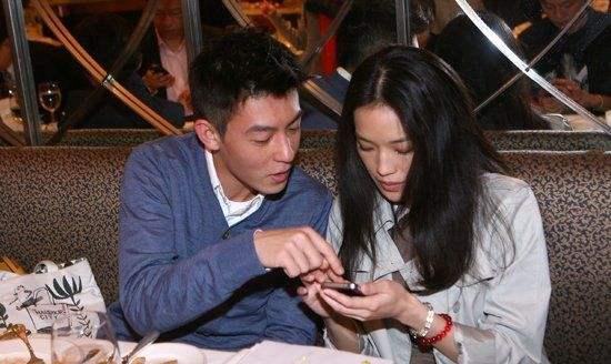 陈冠希当初的名气有多高,这么多女星抢着合影