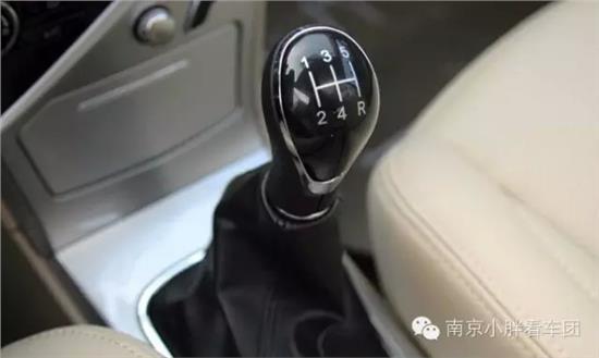 跑车都是手动挡的嘛 5592-fypsqiz6206081.jpg